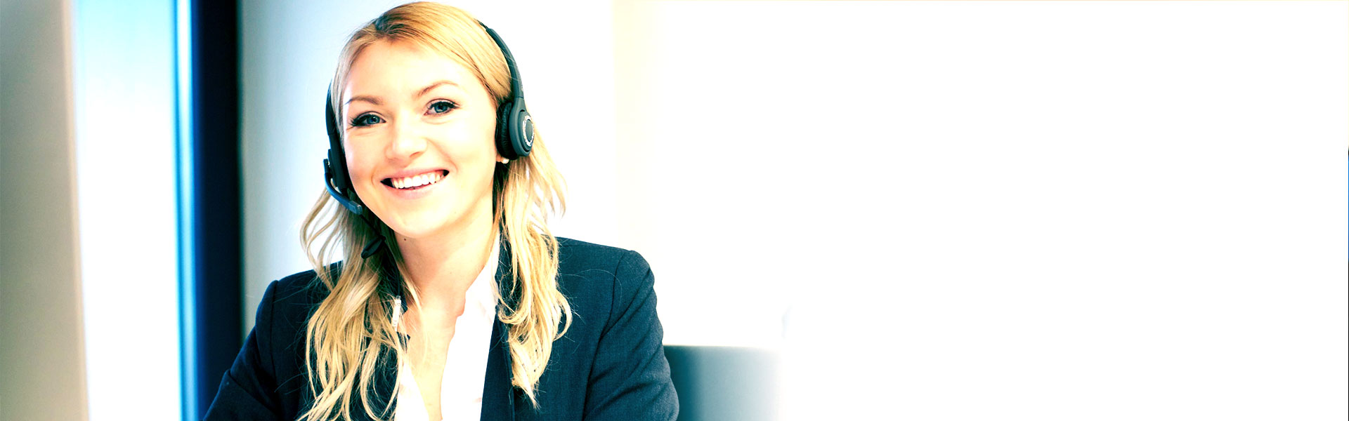 Mitarbeiterin mit Headset